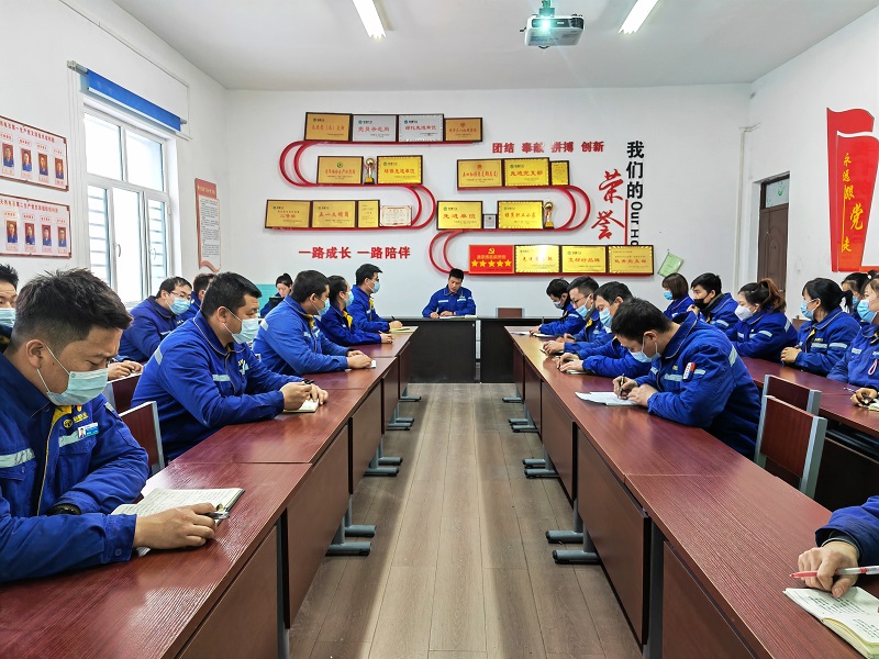 天偉化工有限公司電石廠組織召開安全生產(chǎn)風(fēng)險(xiǎn)隱患大排查大整治“百日攻堅(jiān)”專項(xiàng)行動(dòng)啟動(dòng)會(huì).jpg